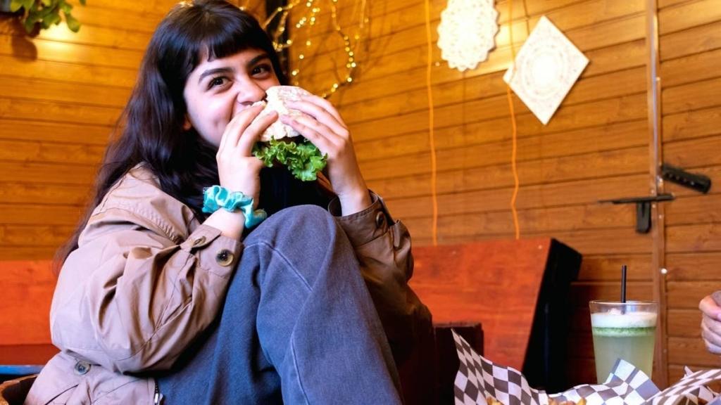 Popular burger chain closed over 300 restaurants then disappeared